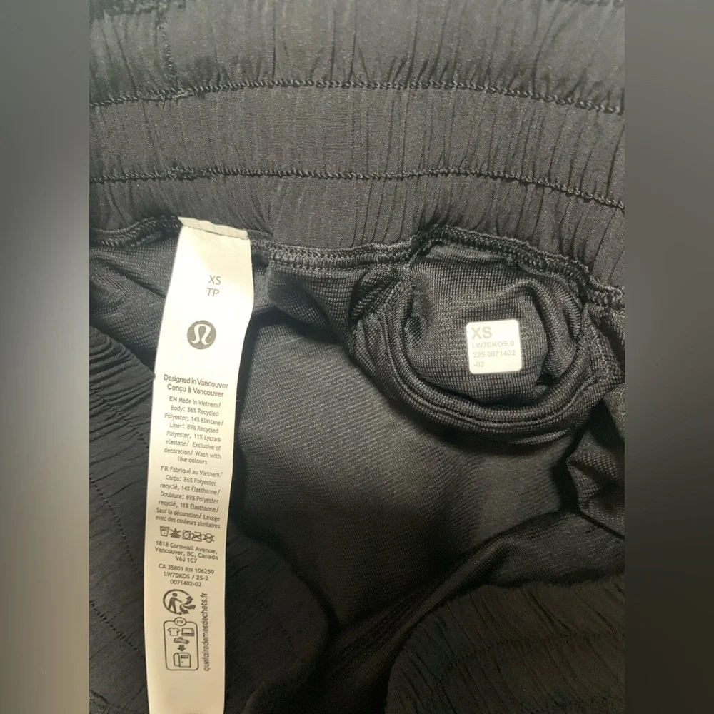 Lululemon NWT Shake It Out High-Rise Running Short 2.5" size XS Black - Picture 3 of 13